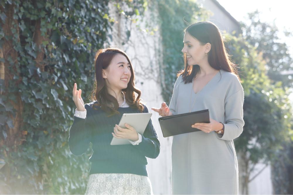留学する女性