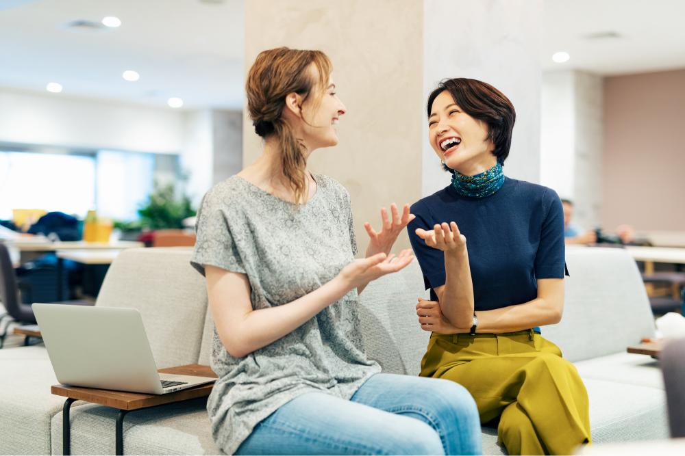 ネイティブに話す女性