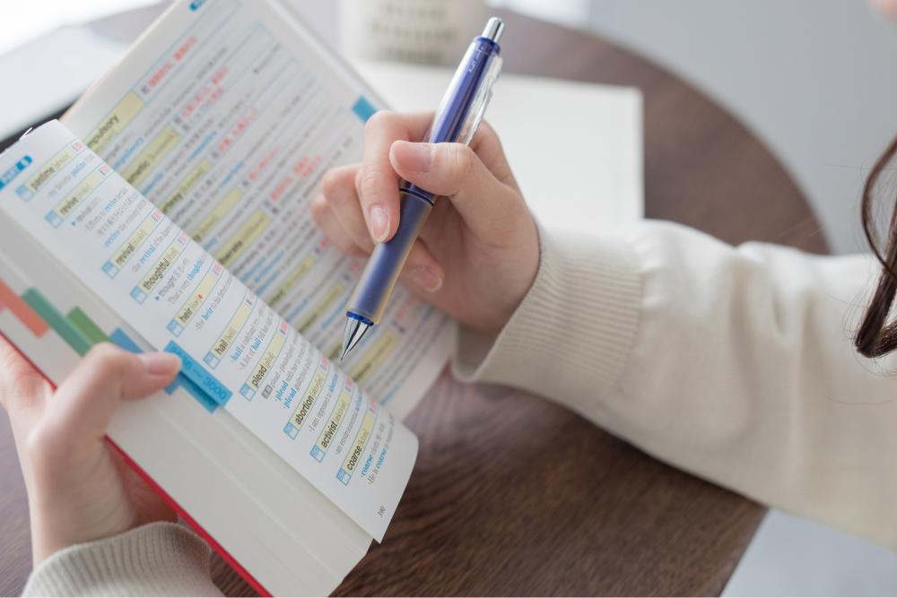 英単語を勉強する様子