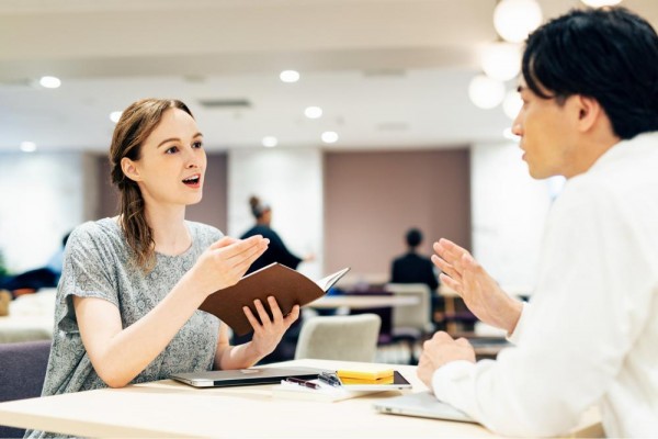 英語を話せるようになるには？初心者にオススメの学習方法5選！サムネイル